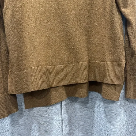 🚨2/$10‼️Banana Republic Sweater - Picture 3 of 7